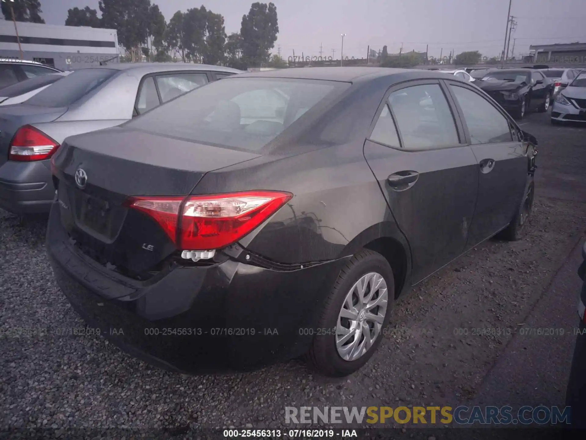 4 Photograph of a damaged car 2T1BURHE7KC135583 TOYOTA COROLLA 2019