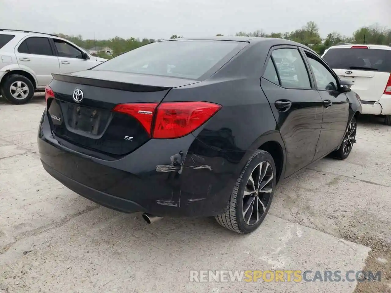 4 Photograph of a damaged car 2T1BURHE7KC136412 TOYOTA COROLLA 2019