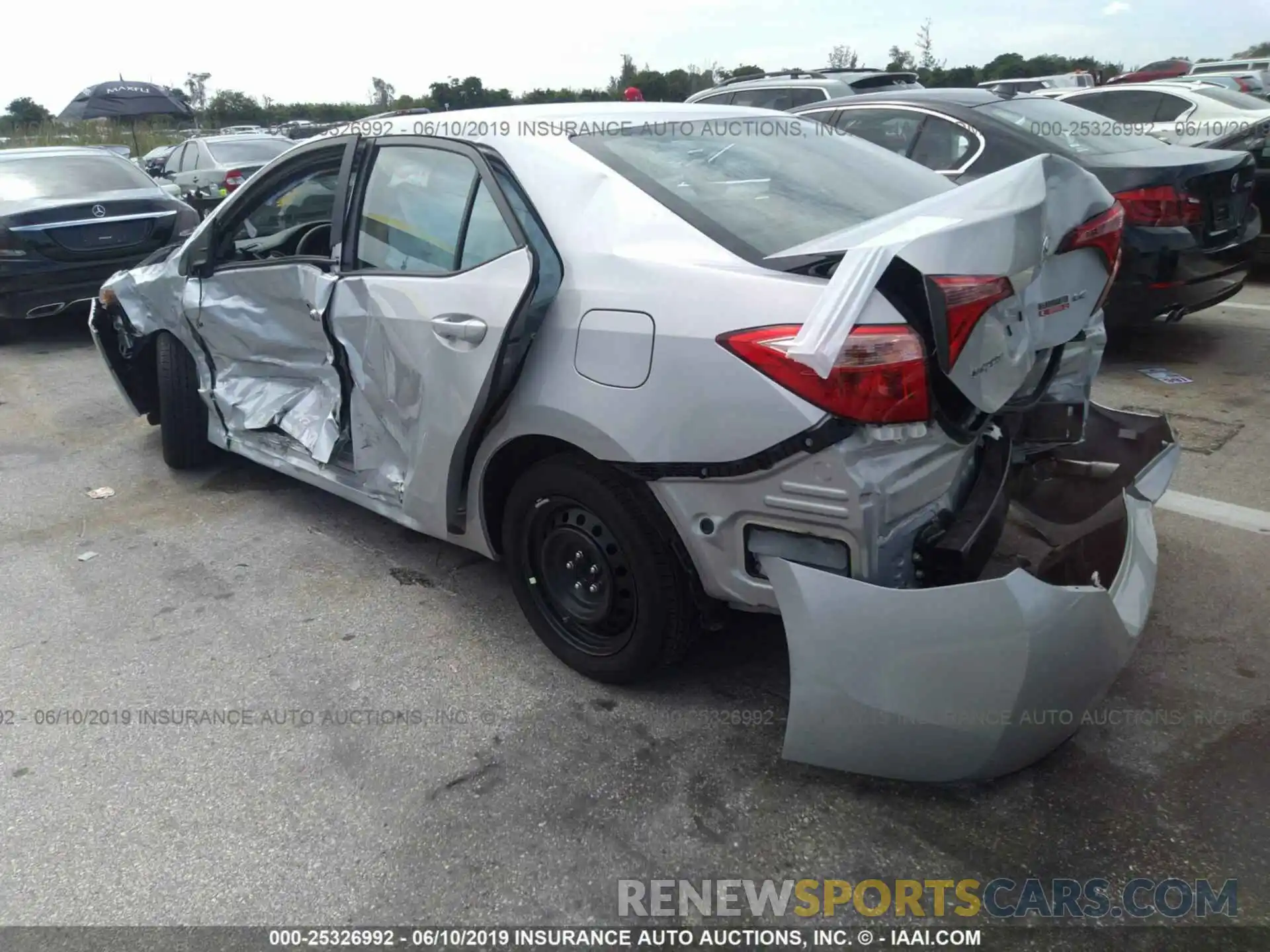 3 Photograph of a damaged car 2T1BURHE7KC137012 TOYOTA COROLLA 2019