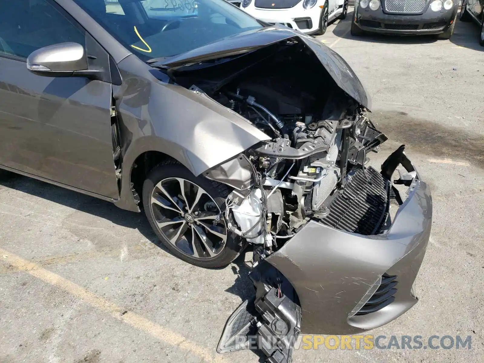 9 Photograph of a damaged car 2T1BURHE7KC139052 TOYOTA COROLLA 2019