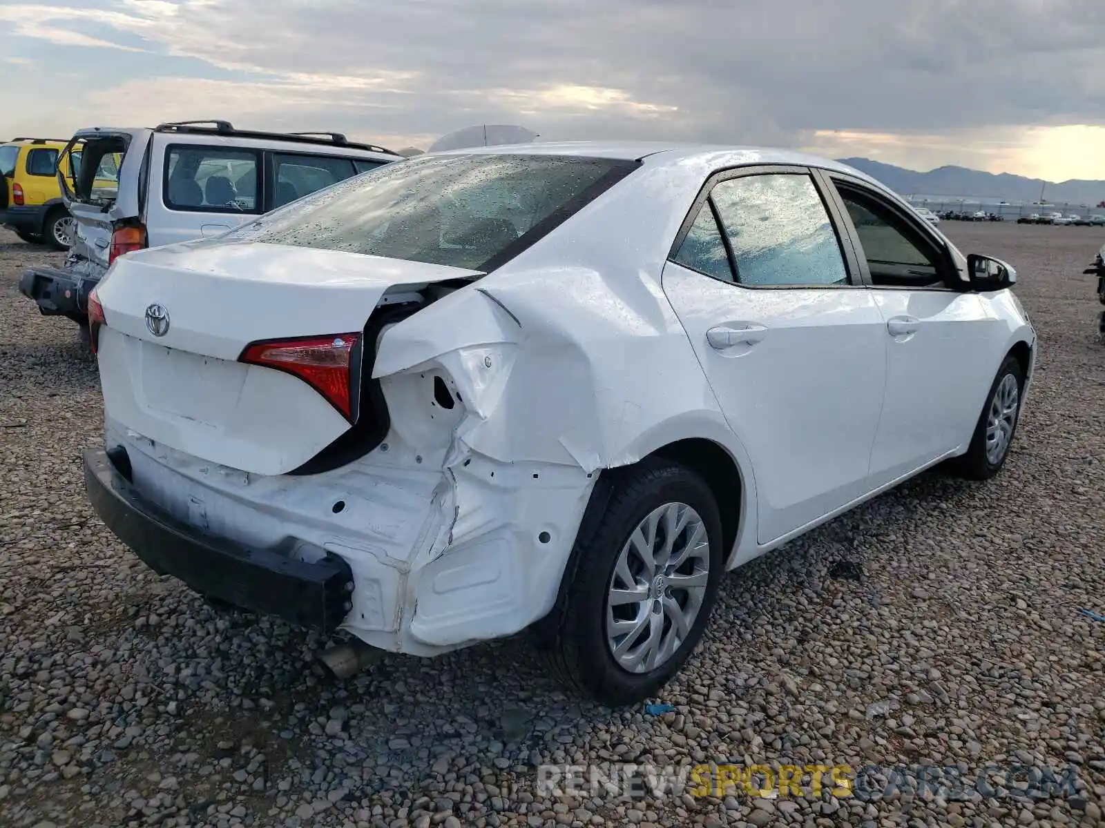 4 Photograph of a damaged car 2T1BURHE7KC140749 TOYOTA COROLLA 2019