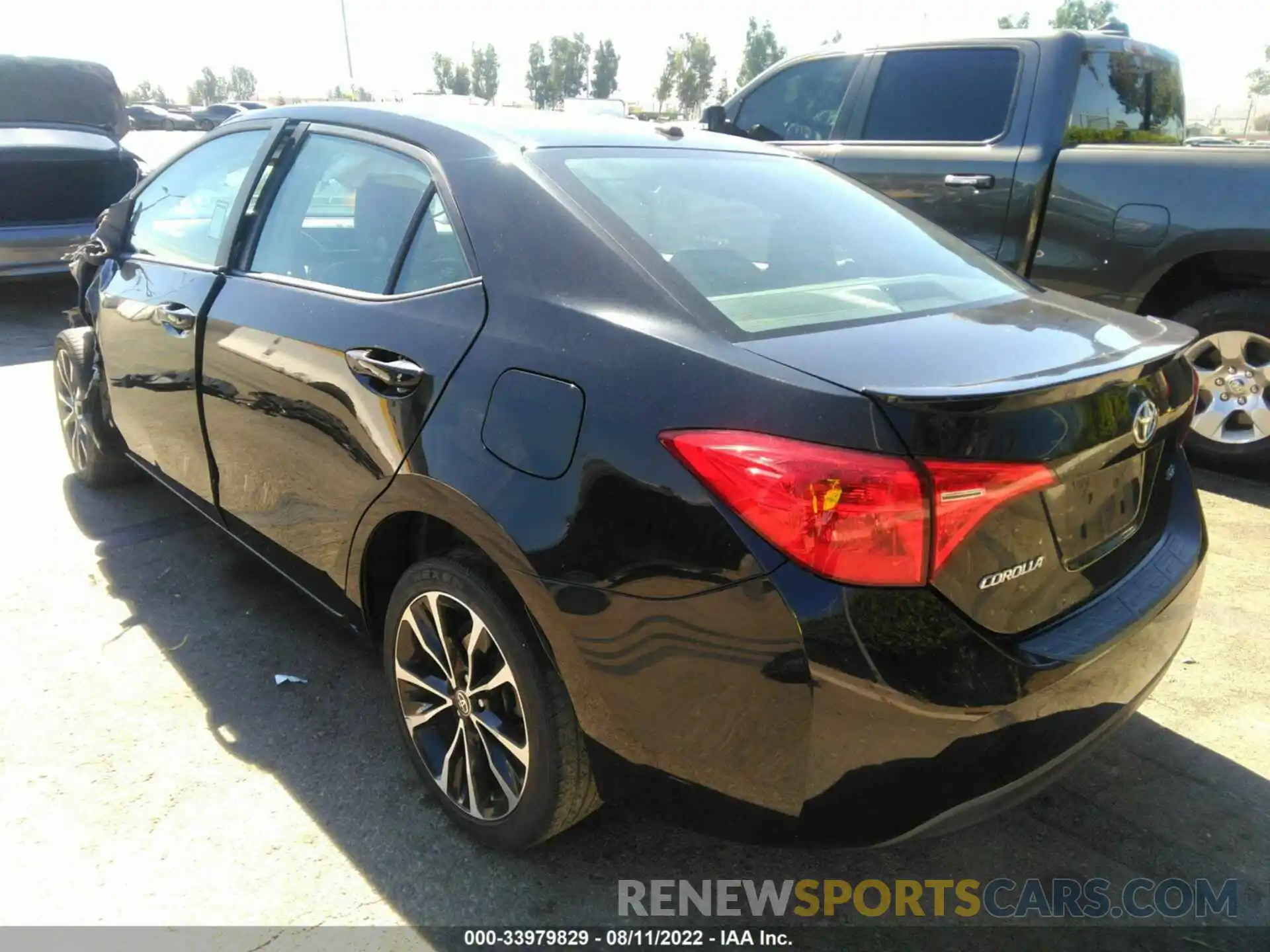 3 Photograph of a damaged car 2T1BURHE7KC141707 TOYOTA COROLLA 2019