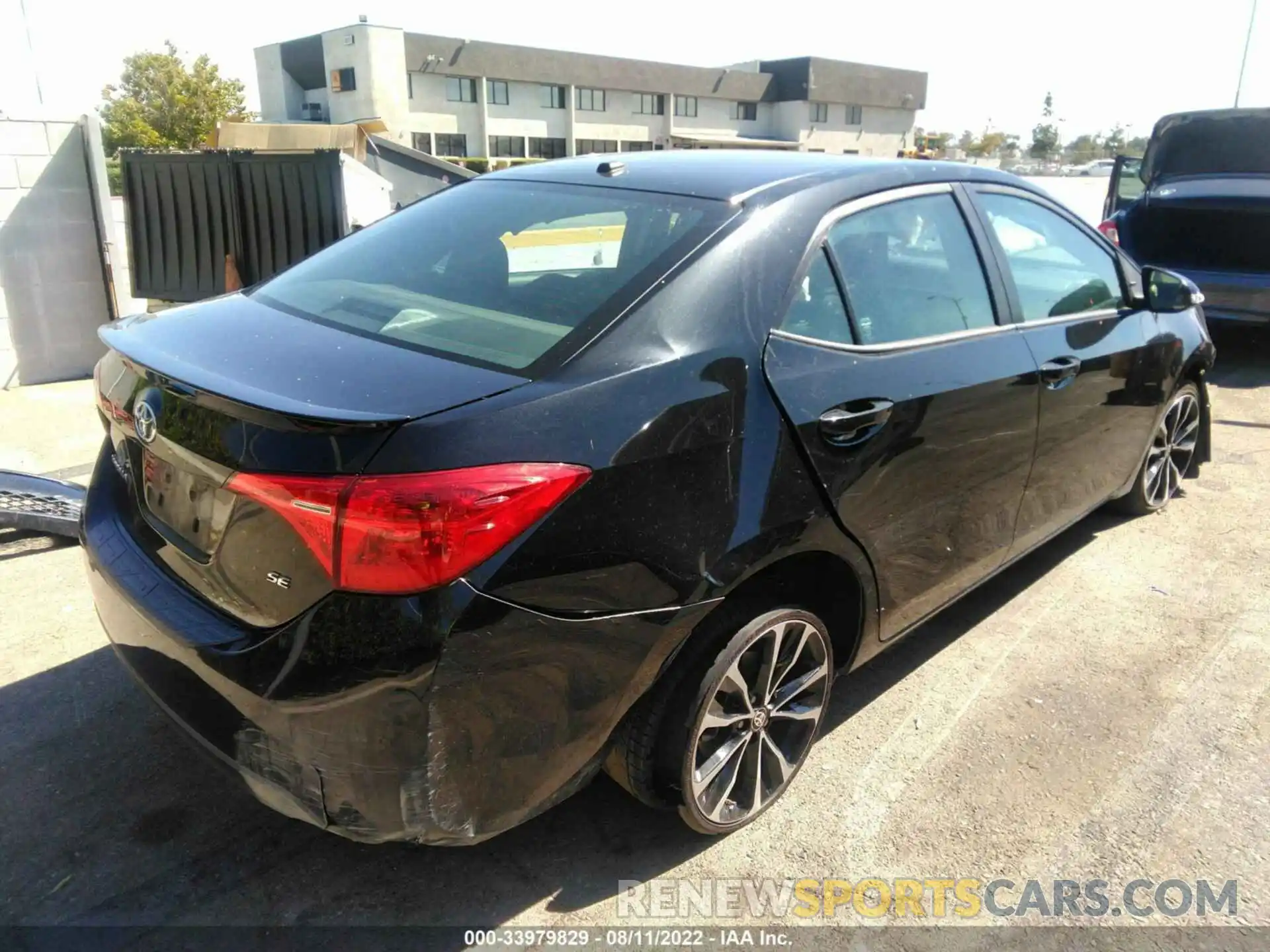 4 Photograph of a damaged car 2T1BURHE7KC141707 TOYOTA COROLLA 2019