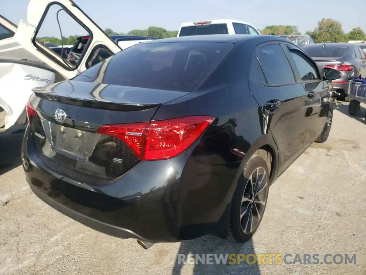 4 Photograph of a damaged car 2T1BURHE7KC144400 TOYOTA COROLLA 2019