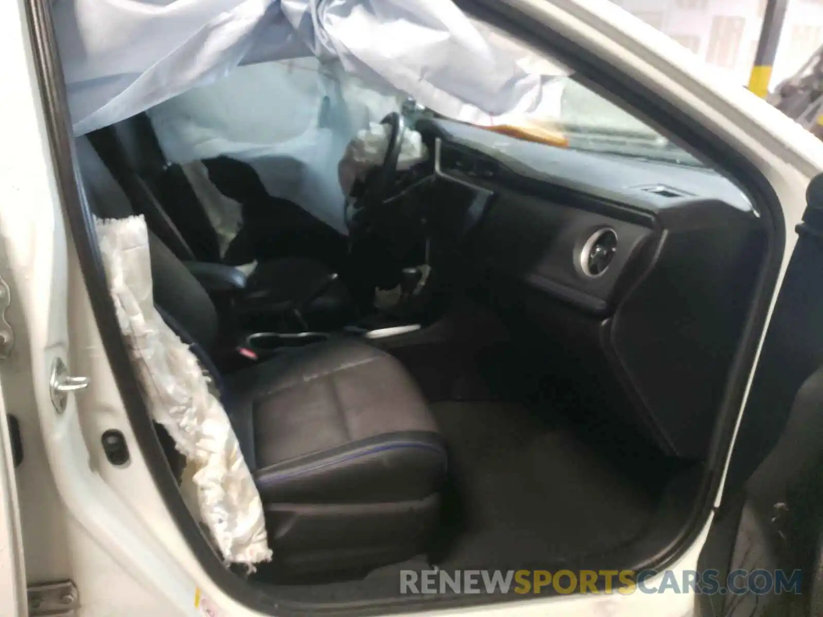 5 Photograph of a damaged car 2T1BURHE7KC154229 TOYOTA COROLLA 2019