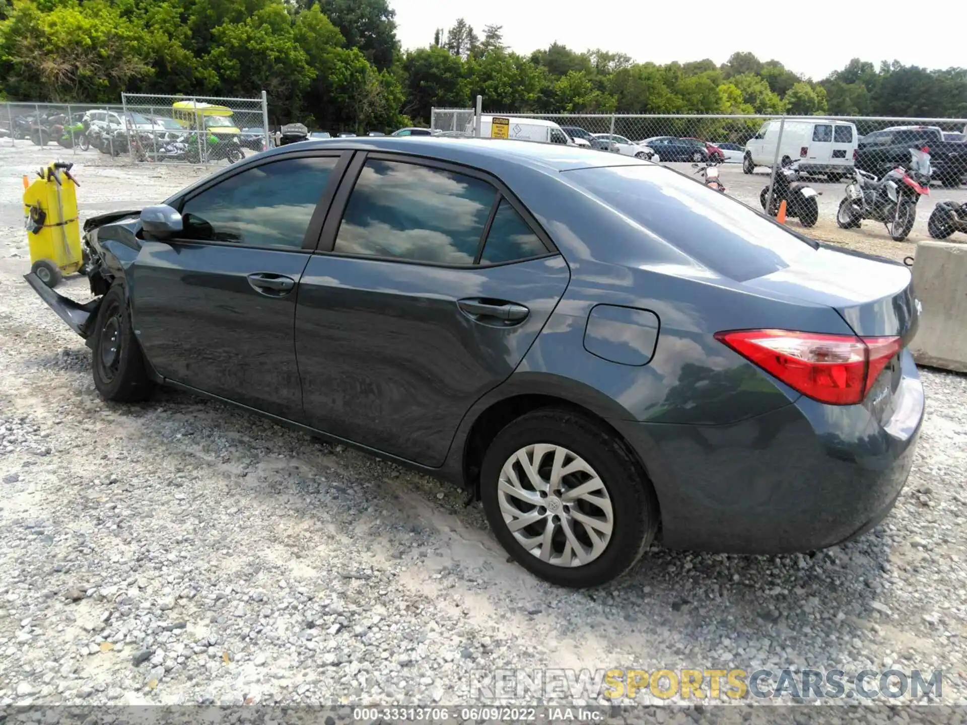 3 Photograph of a damaged car 2T1BURHE7KC159172 TOYOTA COROLLA 2019