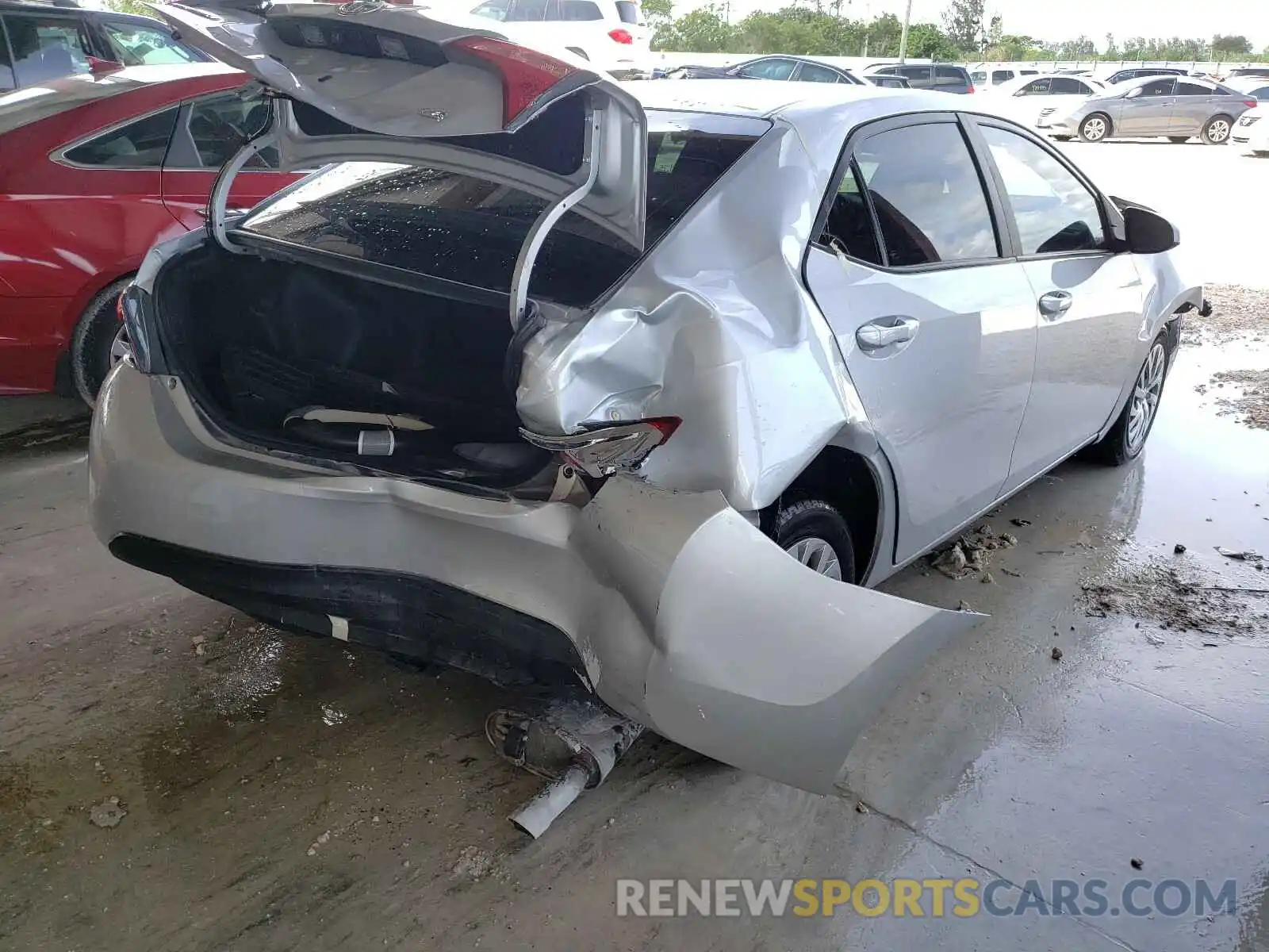 4 Photograph of a damaged car 2T1BURHE7KC159866 TOYOTA COROLLA 2019