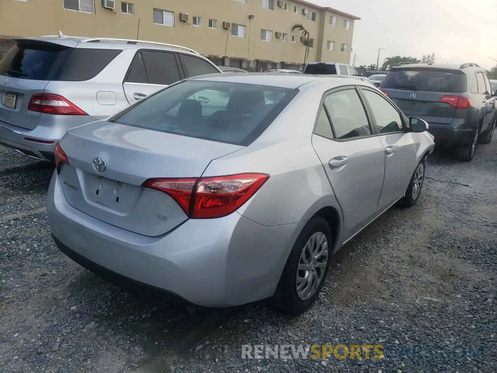 4 Фотография поврежденного автомобиля 2T1BURHE7KC159981 TOYOTA COROLLA 2019