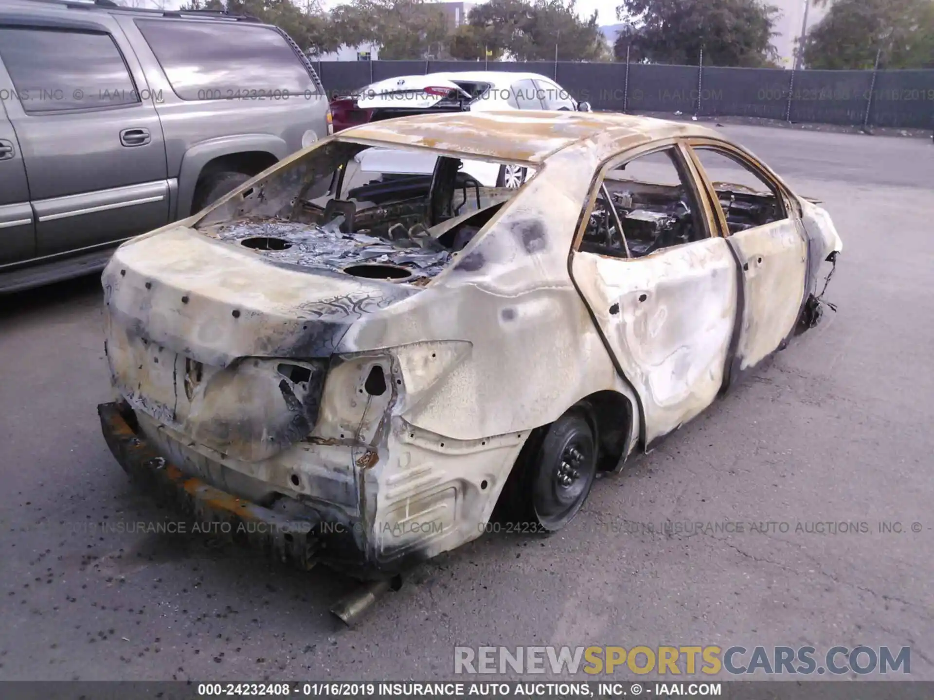 4 Photograph of a damaged car 2T1BURHE7KC160337 TOYOTA COROLLA 2019