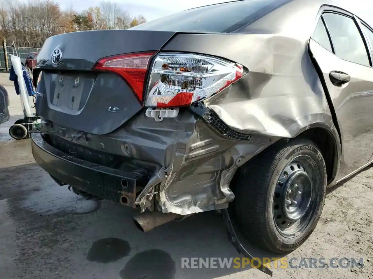 9 Photograph of a damaged car 2T1BURHE7KC162685 TOYOTA COROLLA 2019