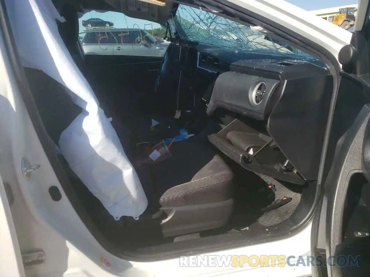 5 Photograph of a damaged car 2T1BURHE7KC166039 TOYOTA COROLLA 2019