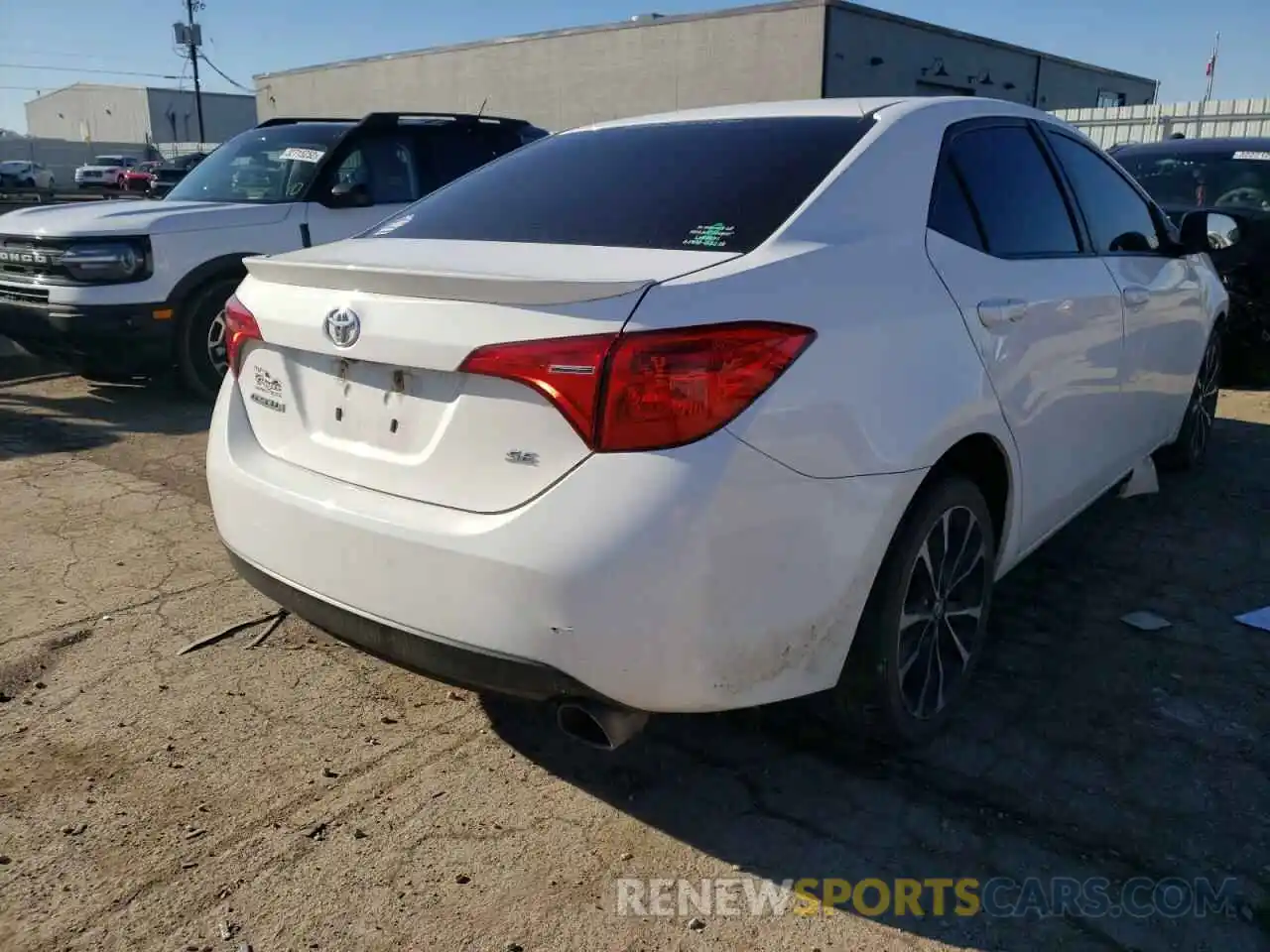 4 Photograph of a damaged car 2T1BURHE7KC169121 TOYOTA COROLLA 2019