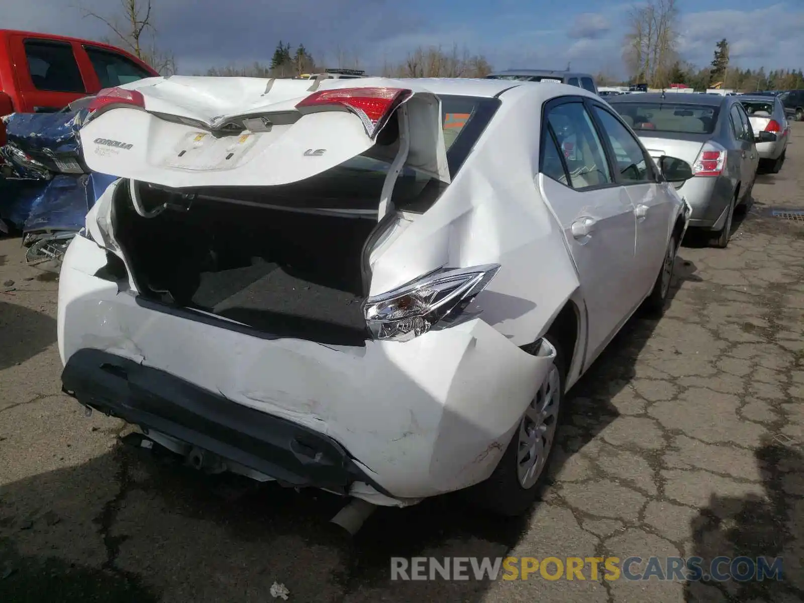 4 Photograph of a damaged car 2T1BURHE7KC173458 TOYOTA COROLLA 2019