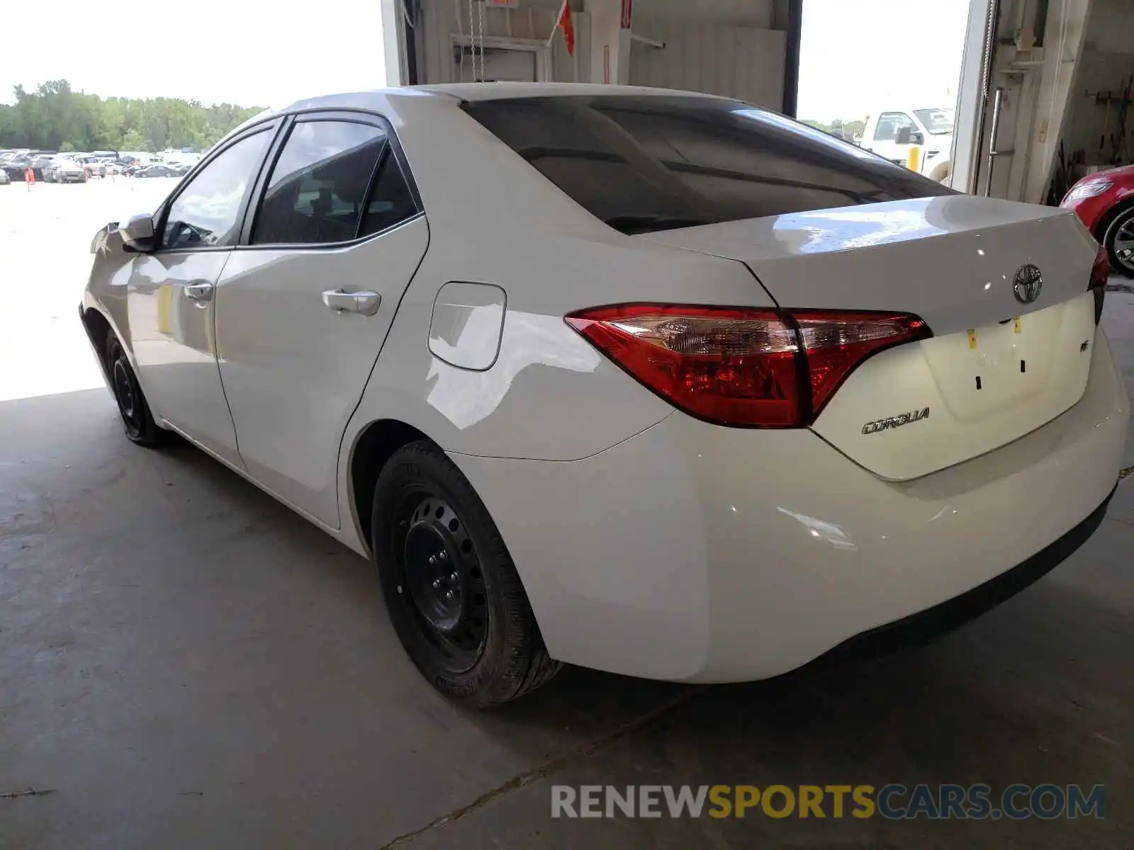 3 Photograph of a damaged car 2T1BURHE7KC174206 TOYOTA COROLLA 2019