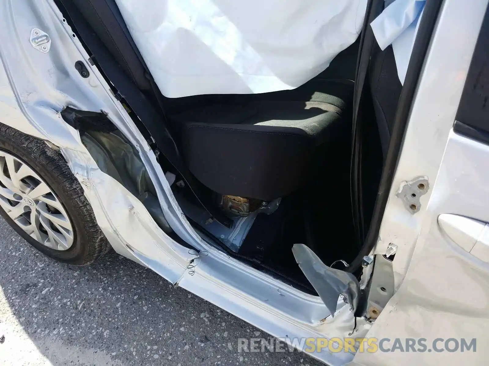 9 Photograph of a damaged car 2T1BURHE7KC179213 TOYOTA COROLLA 2019