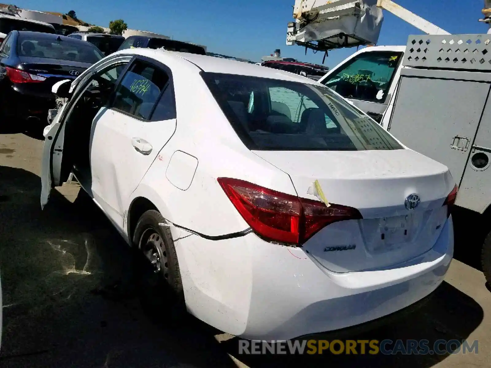 3 Photograph of a damaged car 2T1BURHE7KC180152 TOYOTA COROLLA 2019