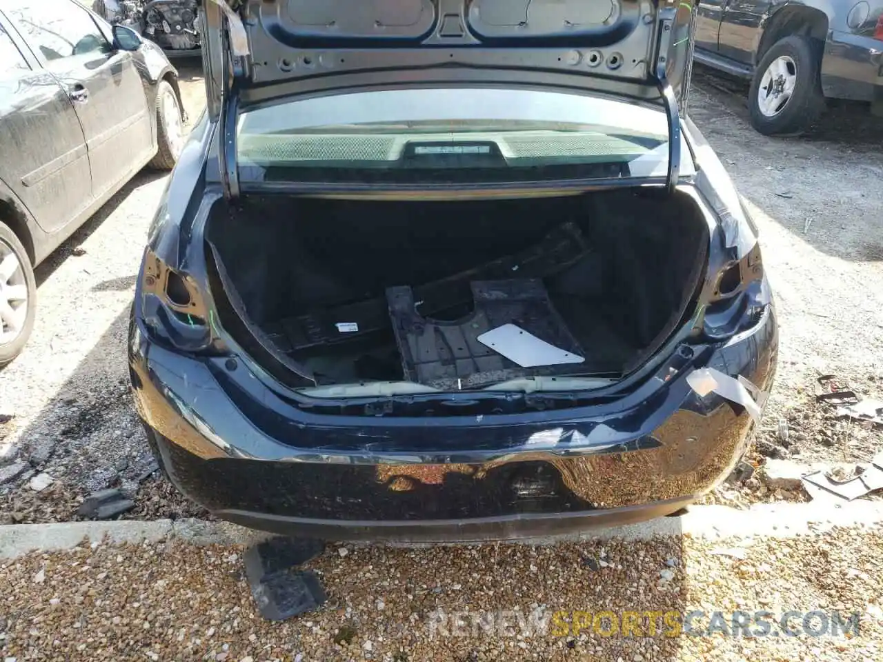 9 Photograph of a damaged car 2T1BURHE7KC187599 TOYOTA COROLLA 2019