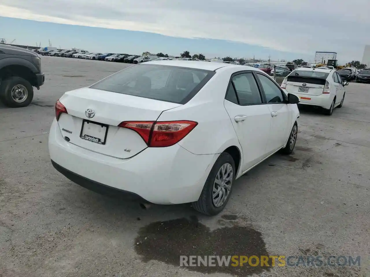 4 Photograph of a damaged car 2T1BURHE7KC189854 TOYOTA COROLLA 2019