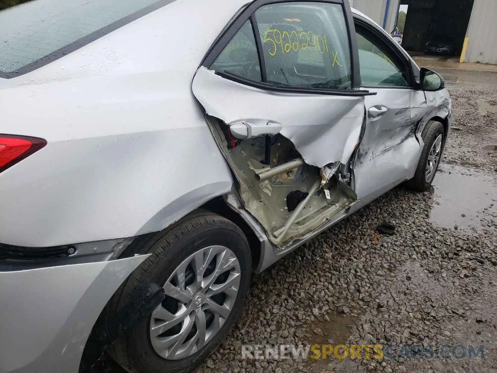 9 Photograph of a damaged car 2T1BURHE7KC194505 TOYOTA COROLLA 2019