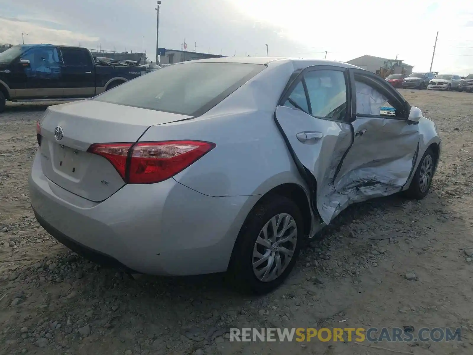 4 Photograph of a damaged car 2T1BURHE7KC194648 TOYOTA COROLLA 2019