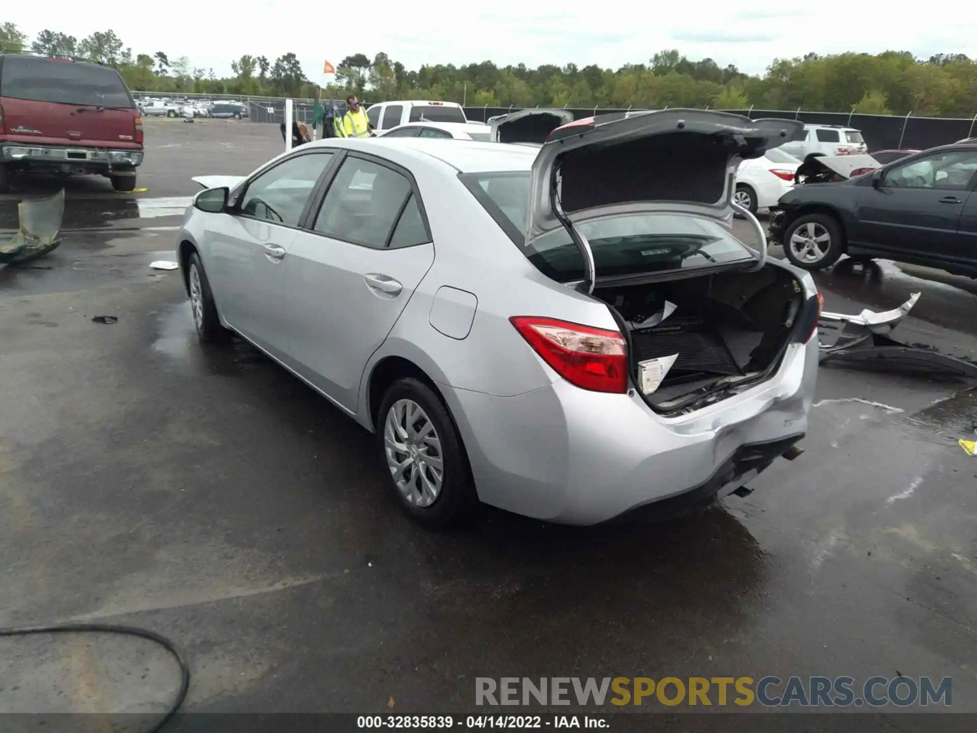 3 Photograph of a damaged car 2T1BURHE7KC200237 TOYOTA COROLLA 2019