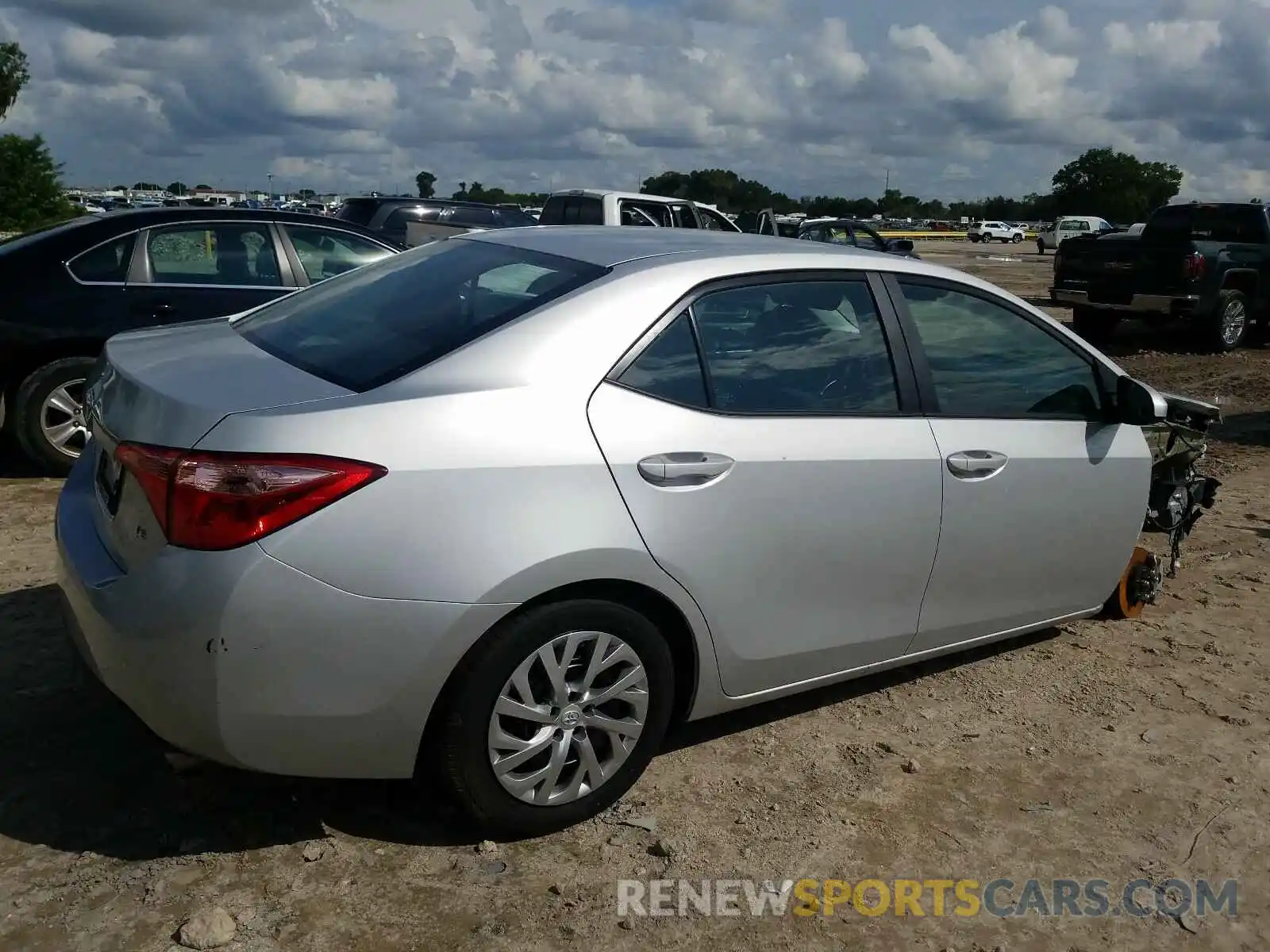 4 Photograph of a damaged car 2T1BURHE7KC202022 TOYOTA COROLLA 2019