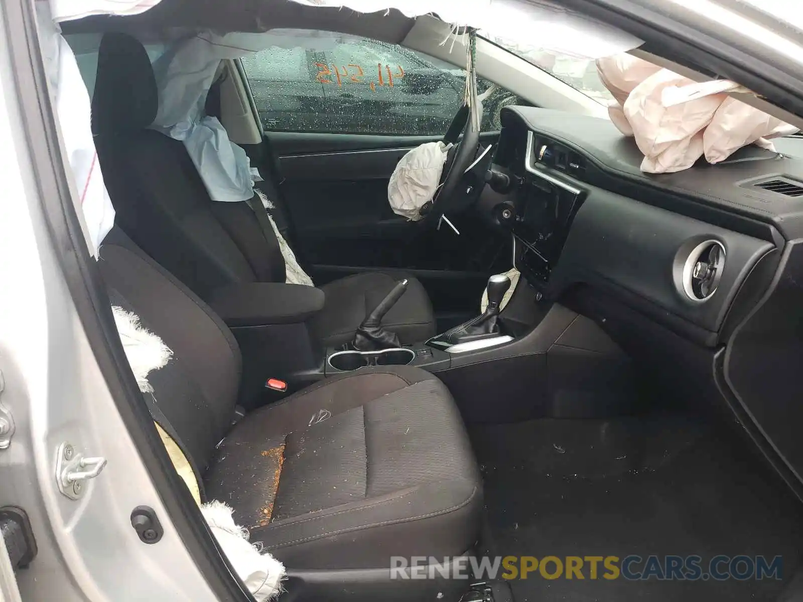 5 Photograph of a damaged car 2T1BURHE7KC202814 TOYOTA COROLLA 2019