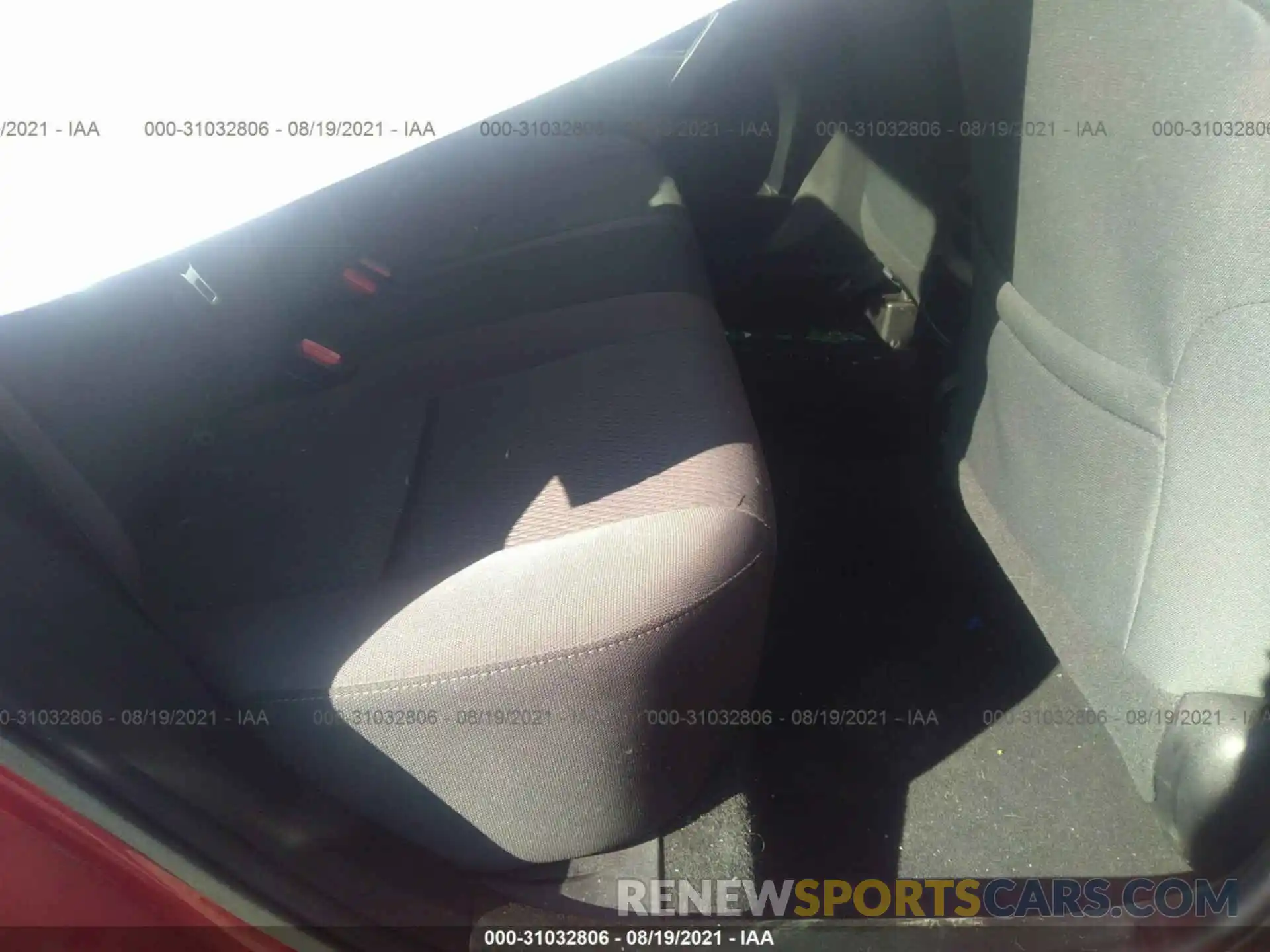 8 Photograph of a damaged car 2T1BURHE7KC208323 TOYOTA COROLLA 2019