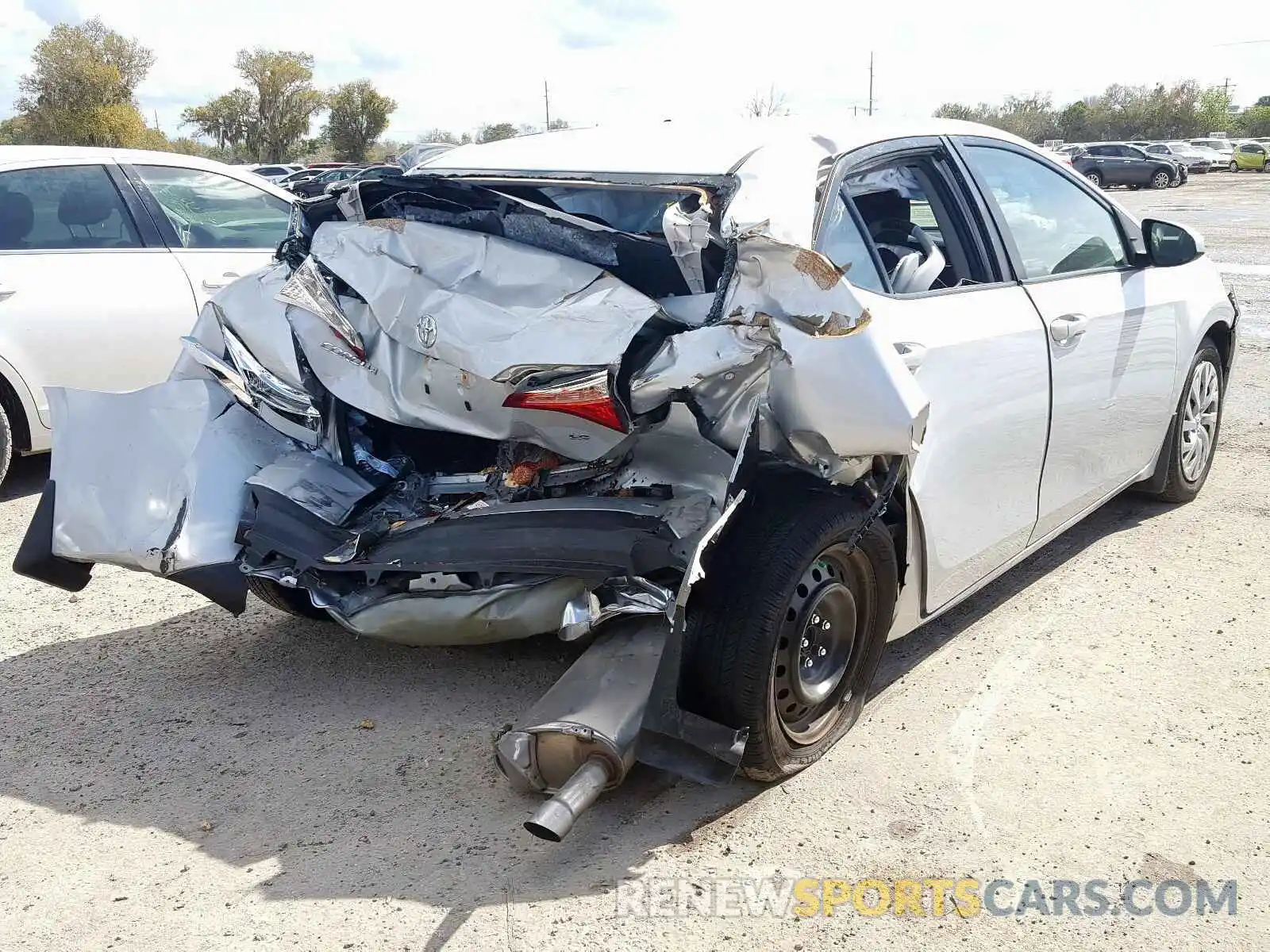 4 Photograph of a damaged car 2T1BURHE7KC208595 TOYOTA COROLLA 2019