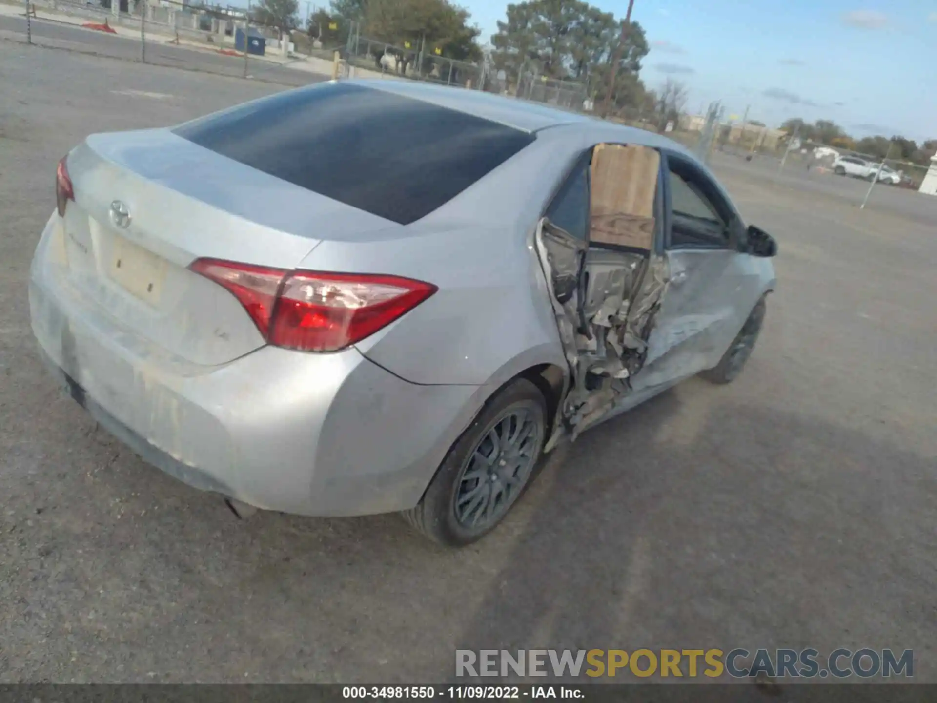 4 Photograph of a damaged car 2T1BURHE7KC212369 TOYOTA COROLLA 2019