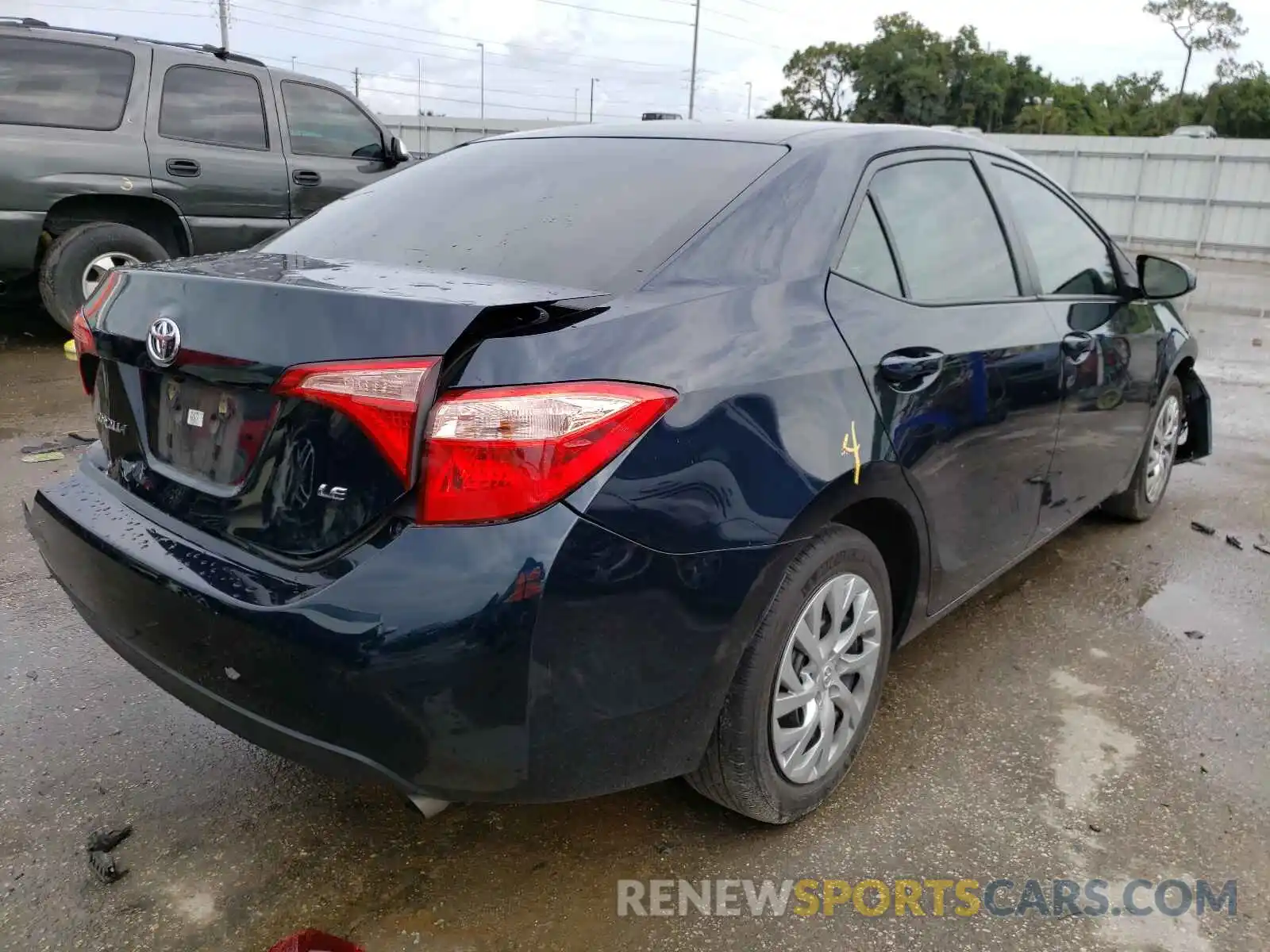 4 Photograph of a damaged car 2T1BURHE7KC214171 TOYOTA COROLLA 2019