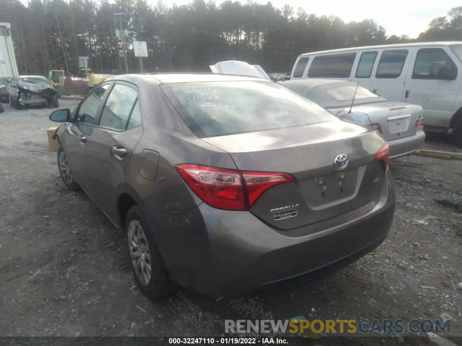 3 Photograph of a damaged car 2T1BURHE7KC216504 TOYOTA COROLLA 2019