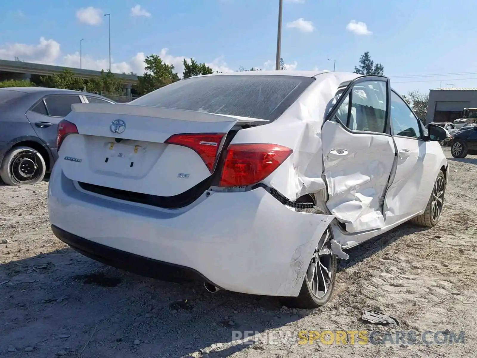 4 Photograph of a damaged car 2T1BURHE7KC219824 TOYOTA COROLLA 2019