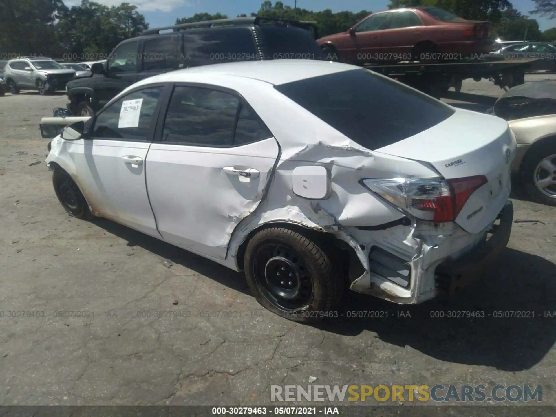 3 Photograph of a damaged car 2T1BURHE7KC224196 TOYOTA COROLLA 2019