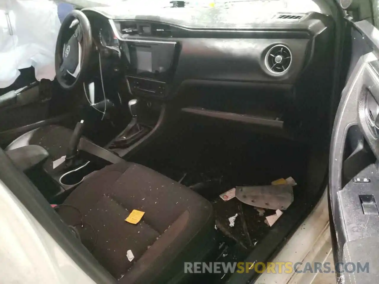 8 Photograph of a damaged car 2T1BURHE7KC228278 TOYOTA COROLLA 2019