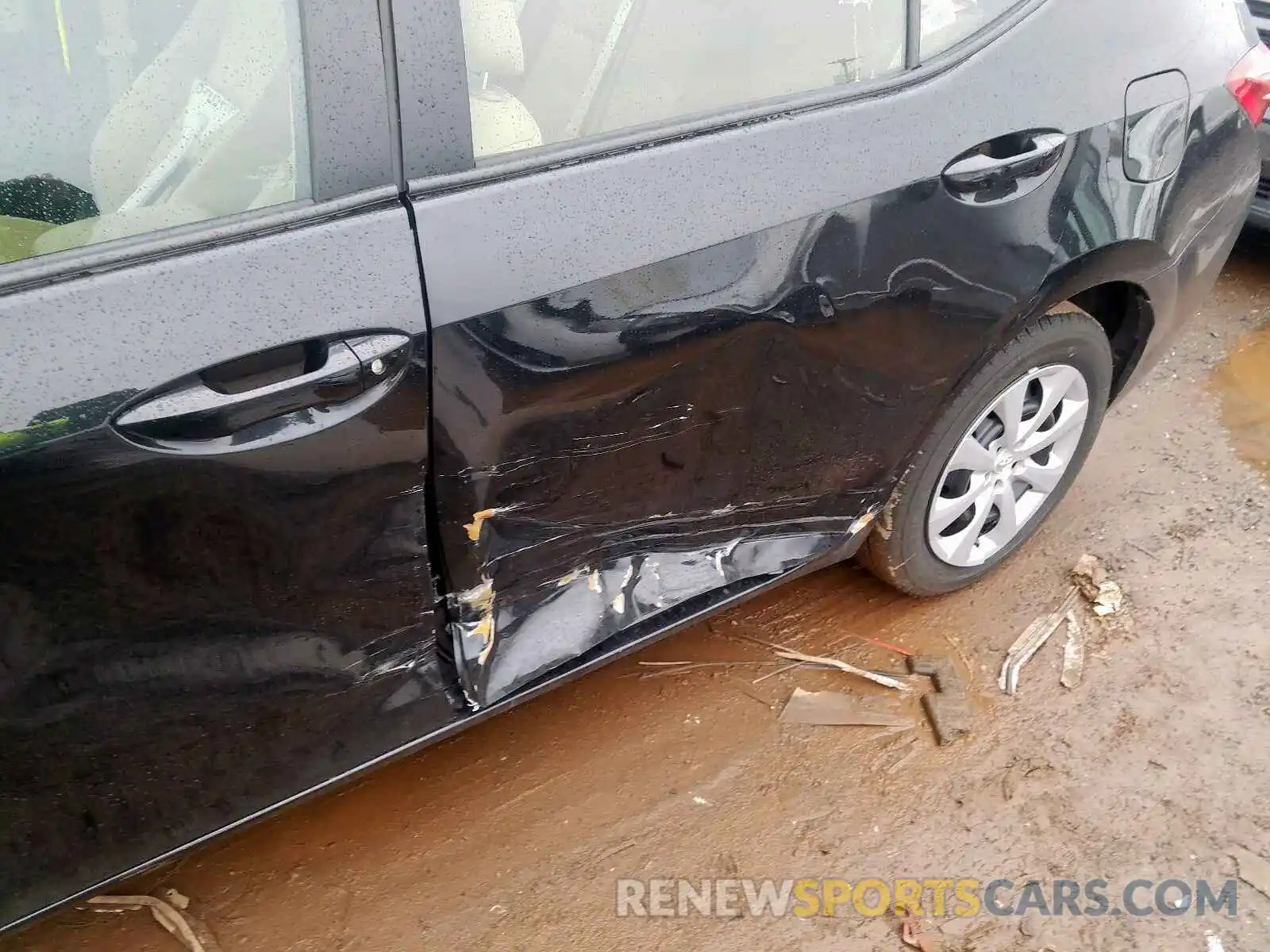 9 Photograph of a damaged car 2T1BURHE7KC231973 TOYOTA COROLLA 2019