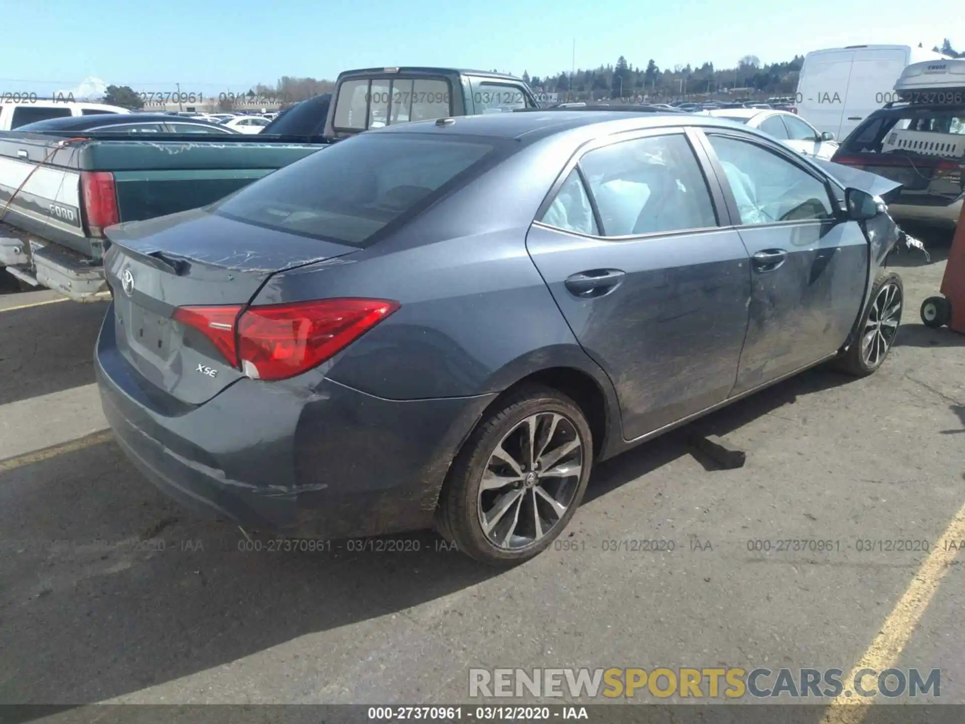 4 Photograph of a damaged car 2T1BURHE7KC233500 TOYOTA COROLLA 2019