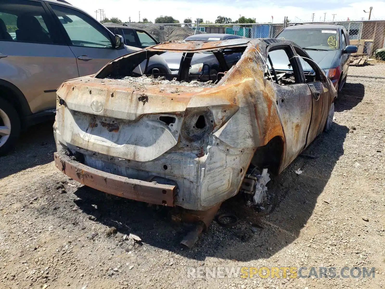 4 Photograph of a damaged car 2T1BURHE7KC233691 TOYOTA COROLLA 2019