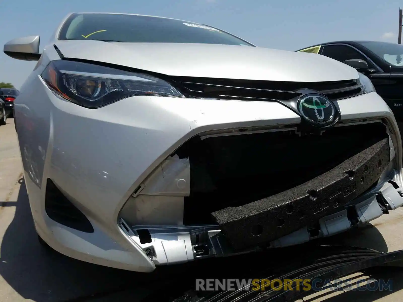 9 Photograph of a damaged car 2T1BURHE7KC235280 TOYOTA COROLLA 2019