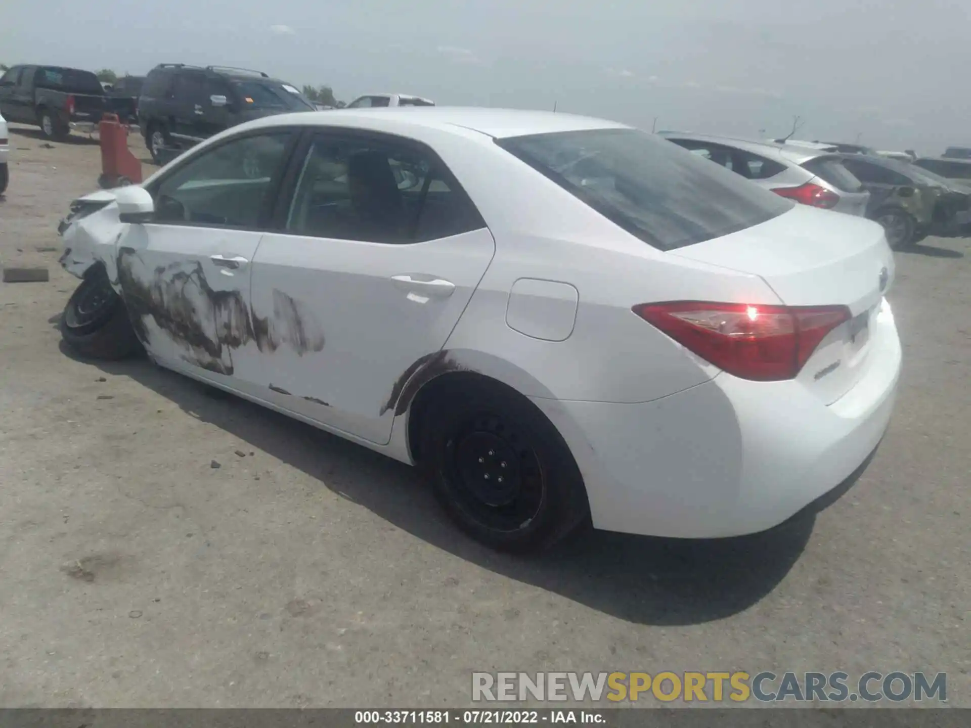 3 Photograph of a damaged car 2T1BURHE7KC236669 TOYOTA COROLLA 2019