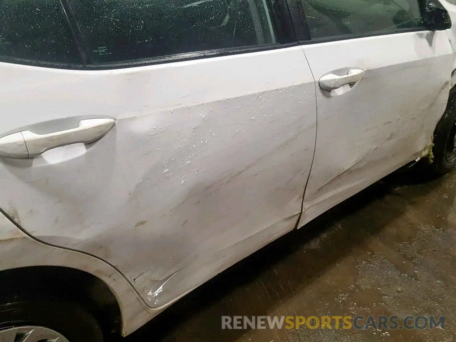 9 Photograph of a damaged car 2T1BURHE7KC237367 TOYOTA COROLLA 2019