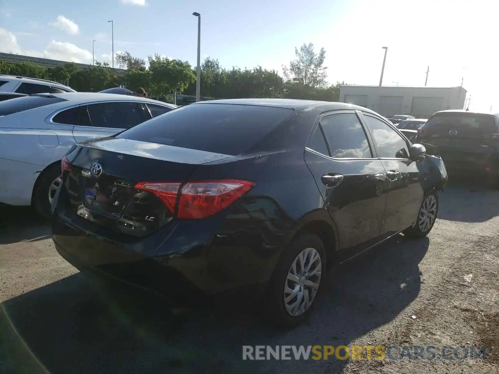 4 Photograph of a damaged car 2T1BURHE7KC237563 TOYOTA COROLLA 2019