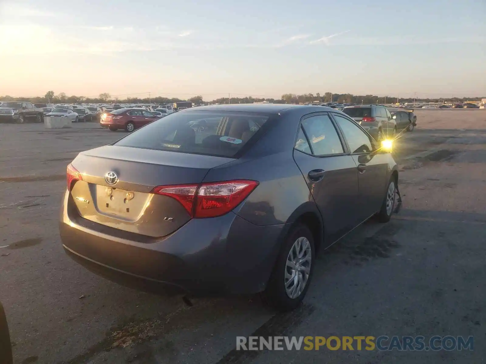 4 Photograph of a damaged car 2T1BURHE7KC237921 TOYOTA COROLLA 2019