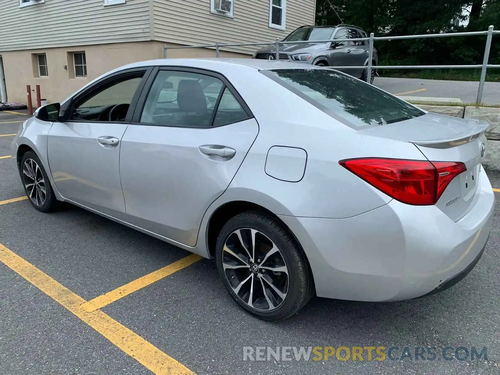 4 Photograph of a damaged car 2T1BURHE7KC238969 TOYOTA COROLLA 2019