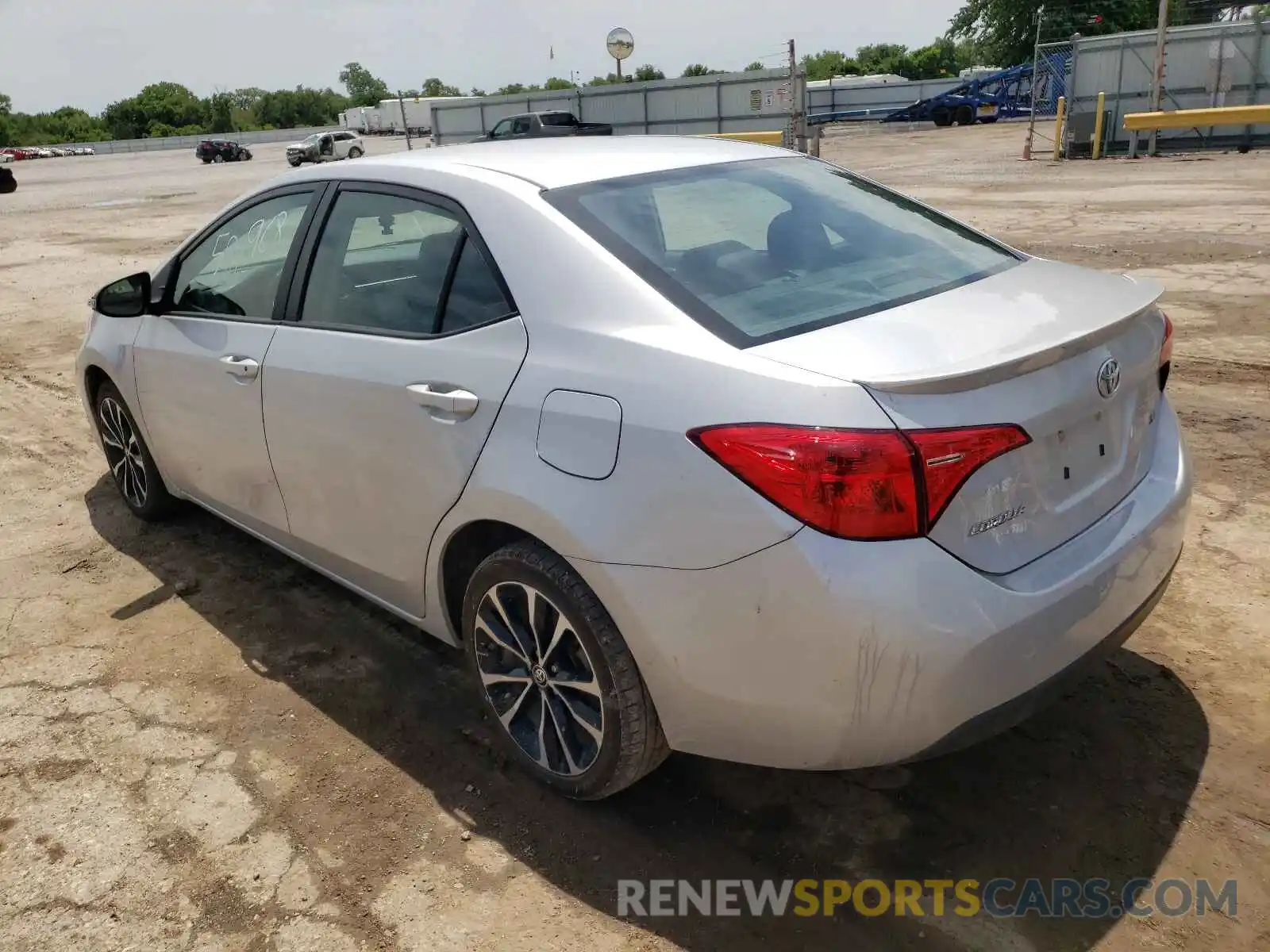 3 Photograph of a damaged car 2T1BURHE7KC240933 TOYOTA COROLLA 2019