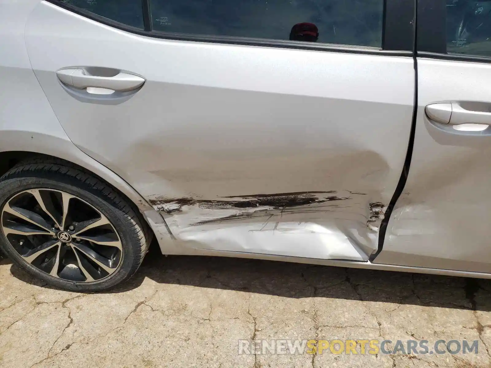 9 Photograph of a damaged car 2T1BURHE7KC240933 TOYOTA COROLLA 2019