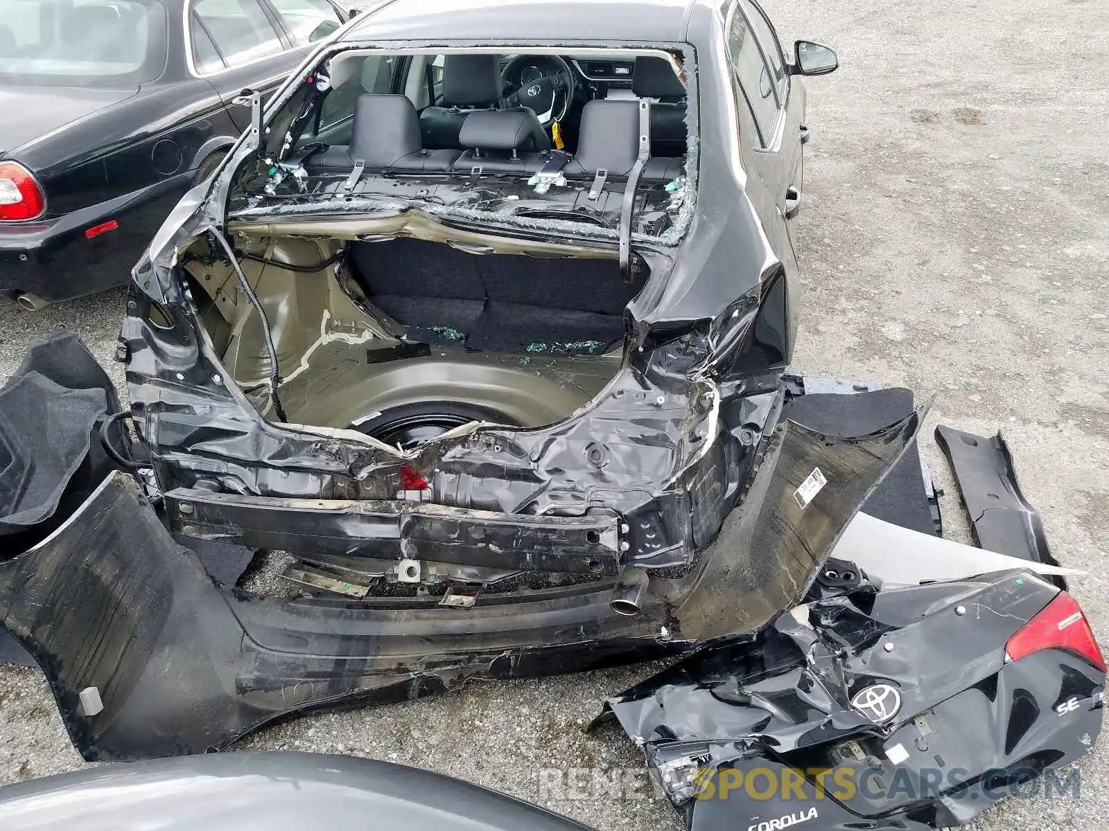 9 Photograph of a damaged car 2T1BURHE7KC244268 TOYOTA COROLLA 2019