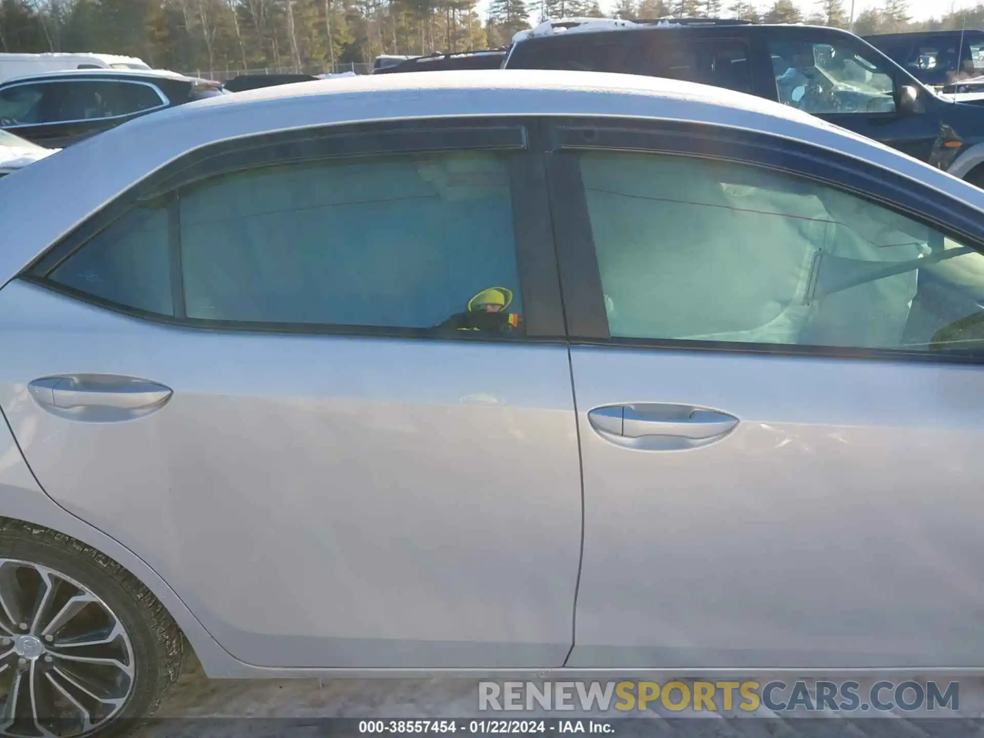 13 Photograph of a damaged car 2T1BURHE7KC245582 TOYOTA COROLLA 2019