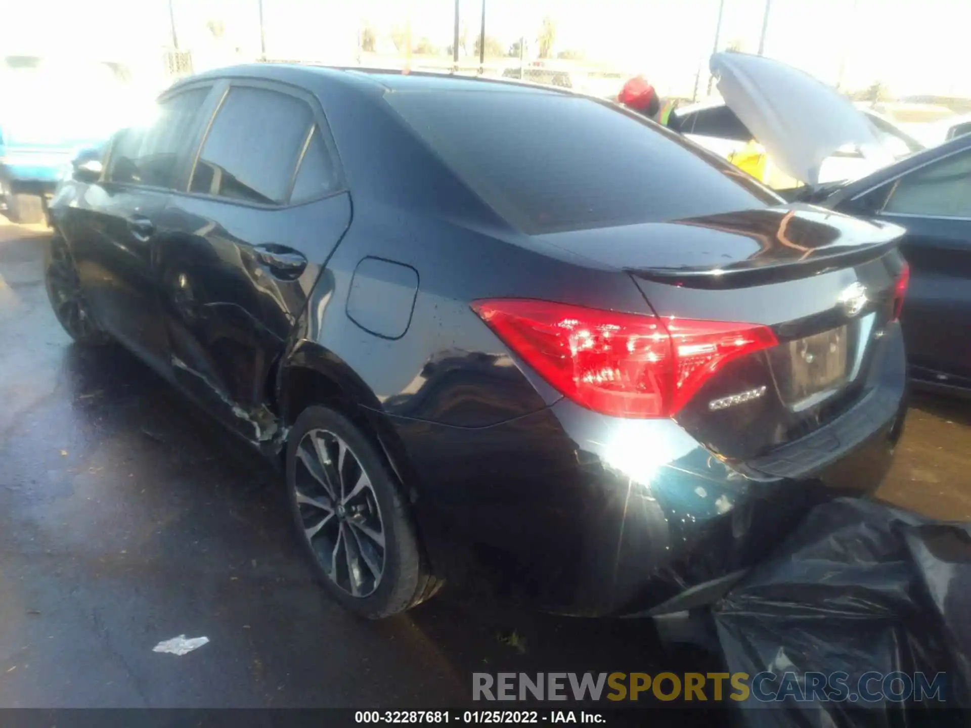 3 Photograph of a damaged car 2T1BURHE7KC246523 TOYOTA COROLLA 2019