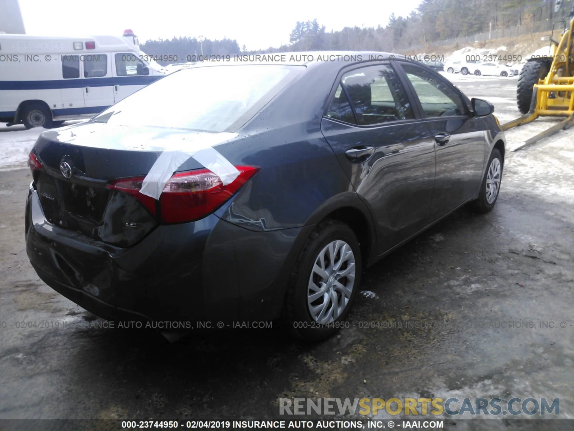 4 Photograph of a damaged car 2T1BURHE8KC125497 TOYOTA COROLLA 2019